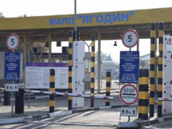 На одному з пунктів на кордоні з Польщею у 7 разів скоротилась черга автівок