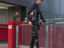 Экзоскелет с искусственным интеллектом возвращает людям способность ходить