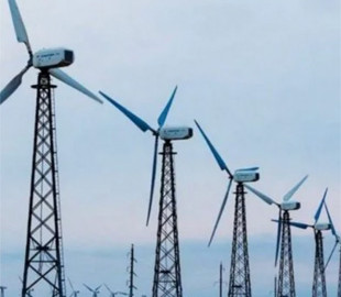 Учені змусили вітряну турбіну обертатися проти вітру: до чого це призвело