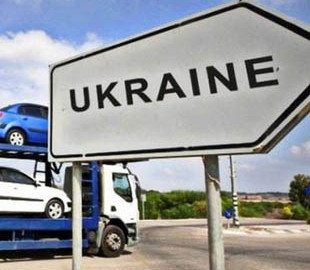 Українцям спростили процес розмитнення авто