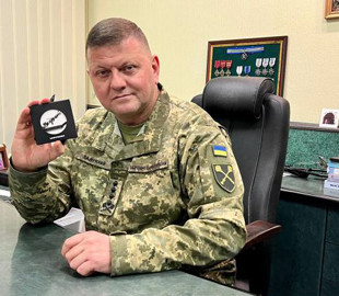 Як отримати автограф Залужного: в Україні запустили збір коштів з призами