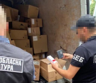 На кордоні з Польщею викрили контрабанду телефонів у коробках з-під ковбаси