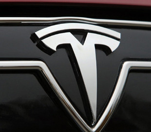 Американские власти потребовали от Tesla открыть доступ к данными автопилота