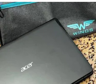 Боец ВСУ нашел в уничтоженном танке оккупантов ноутбук: его вернули владелице. Фото