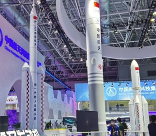 Китай показав ракету нового покоління для посадки на Місяць