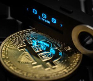 Bitcoin подешевшав на 10% з початку року – інвестори переходять у золото