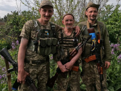 Нация супергероев: отец с сыновьями пошли в ВСУ воевать против России. Фото