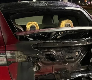 Розлючений американець розтрощив дилерський центр Tesla