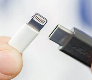 Евродепутаты проголосовали за введение универсального разъема для зарядки смартфонов