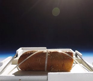 Блогер запустил хлеб в стратосферу, чтобы оценить новый вкус