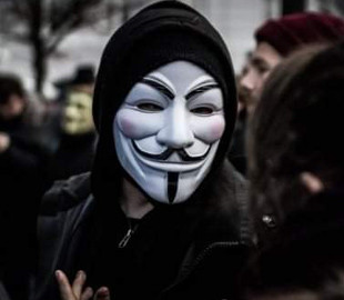 Хакери з Anonymous увімкнули сирену повітряної тривоги в містах росії