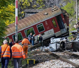 У Словаччині сталося лобове зіткнення поїздів: машиніст у цей час дивився YouTube
