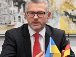 Шахраї створили фейкову сторінку посла України в Німеччині, щоб видурювати гроші