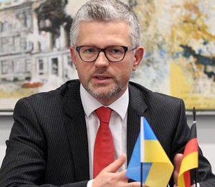 Шахраї створили фейкову сторінку посла України в Німеччині, щоб видурювати гроші