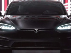 Tesla разогнали до "сотни" за 2 секунды: впечатляющее видео попало в сеть