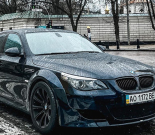 В Україні помітили дуже незвичайну тюнінговану BMW M5