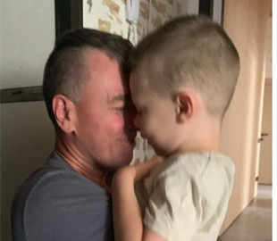 Художниця Гапчинська показала зворушливу зустріч сина з татом, який воює. Фото