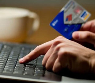 Поліцейські викрили жінку в шахрайстві з реалізації неіснуючого товару на волонтерському інтернет-каналі