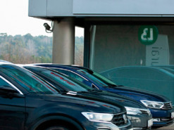 Сервис проката автомобилей Avis приостановил работу в России