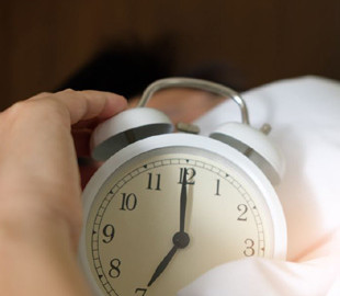 Коли переводять годинник на зимовий час 2022: дата та умови