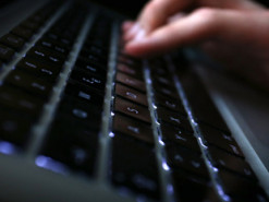 Мошенники провернули хитрую аферу, отобрав у отца погибшего на Донбассе воина 300 тысяч гривен