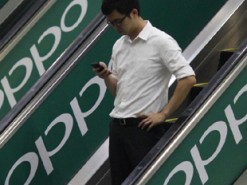 В Oppo придумали, как спрятать «дырку» на экране смартфона