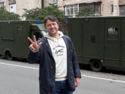 Фонд Сергія Притули закупив для фронту три евакуаційних авто