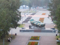 В России на танке-памятнике букву Z превратили в AZOV