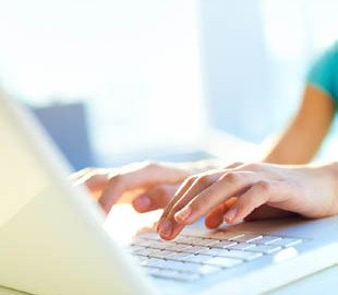 В Киеве можна записаться на вакцинацию в поликлиники онлайн