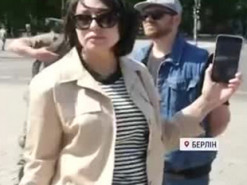 Полиция Берлина возбудила уголовное дело за нападение рашистов на телегруппу «1+1» с Мосейчук