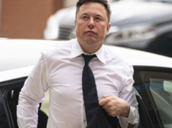 Илон Маск и другие богачи массово распродают акции перед принятием "налога на миллиардеров" в США