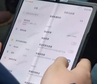 Складной смартфон Xiaomi попал на фото