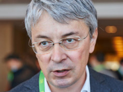 Ткаченко пригрозив народним артистам позбавленням звання за мовчання чи заперечення агресії РФ