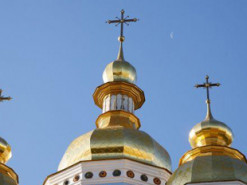 Одна из девушек извинилась за распитие алкоголя и курение в киевской церкви: это была глупость