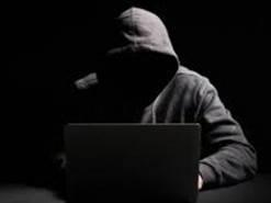 "Happy Birthday, Путін". ЗМІ розкрили, хто стоїть за атакою на телеканали групи "Россия"