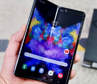 Смартфон Samsung Galaxy Fold Lite с гибким экраном может выйти в 2021 году