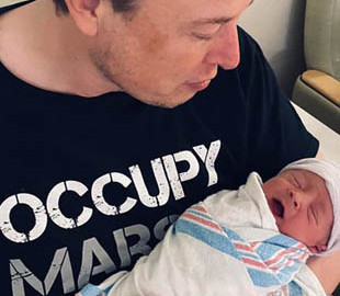 Маск получил свидетельство о рождении сына. Необычное имя подкорректировали