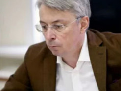 Министр Ткаченко показал простреленную оккупантами икону из одного из храмов Киевской области (фото)