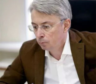 Министр Ткаченко показал простреленную оккупантами икону из одного из храмов Киевской области (фото)