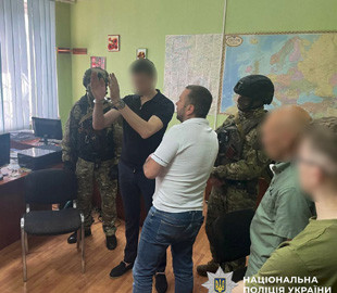 Поліція викрила масштабну схему онлайн-шахрайства з фейковою криптобіржею