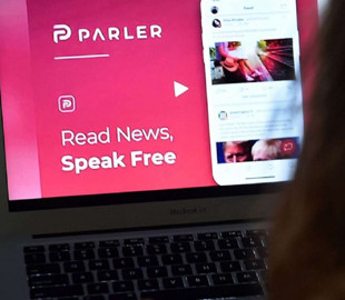 Популярную среди сторонников Трампа социальную сеть Parler вернут в App Store