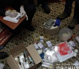 Полицейские разоблачили наркодилеров, которые сбывали психотропы через Telegram