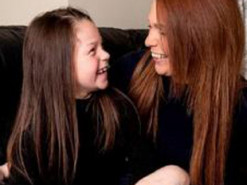 Видео на YouTube помогли 7-летней девочке спасти жизнь матери