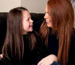 Видео на YouTube помогли 7-летней девочке спасти жизнь матери