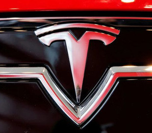 Погибший недавно в Калифорнии водитель Tesla любил хвастаться автопилотом