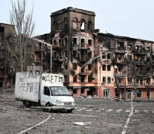 У Маріуполі показали фото центру міста до і після приходу “асвабадітелей”