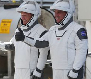 Скафандры астронавтов SpaceX создал дизайнер костюмов Железного человека