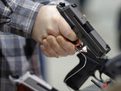 Жителів США агітують здавати зброю на підтримку України