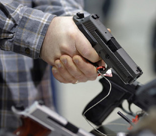 Жителів США агітують здавати зброю на підтримку України