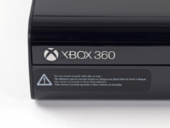 Microsoft перестала клеить стикеры на свои консоли